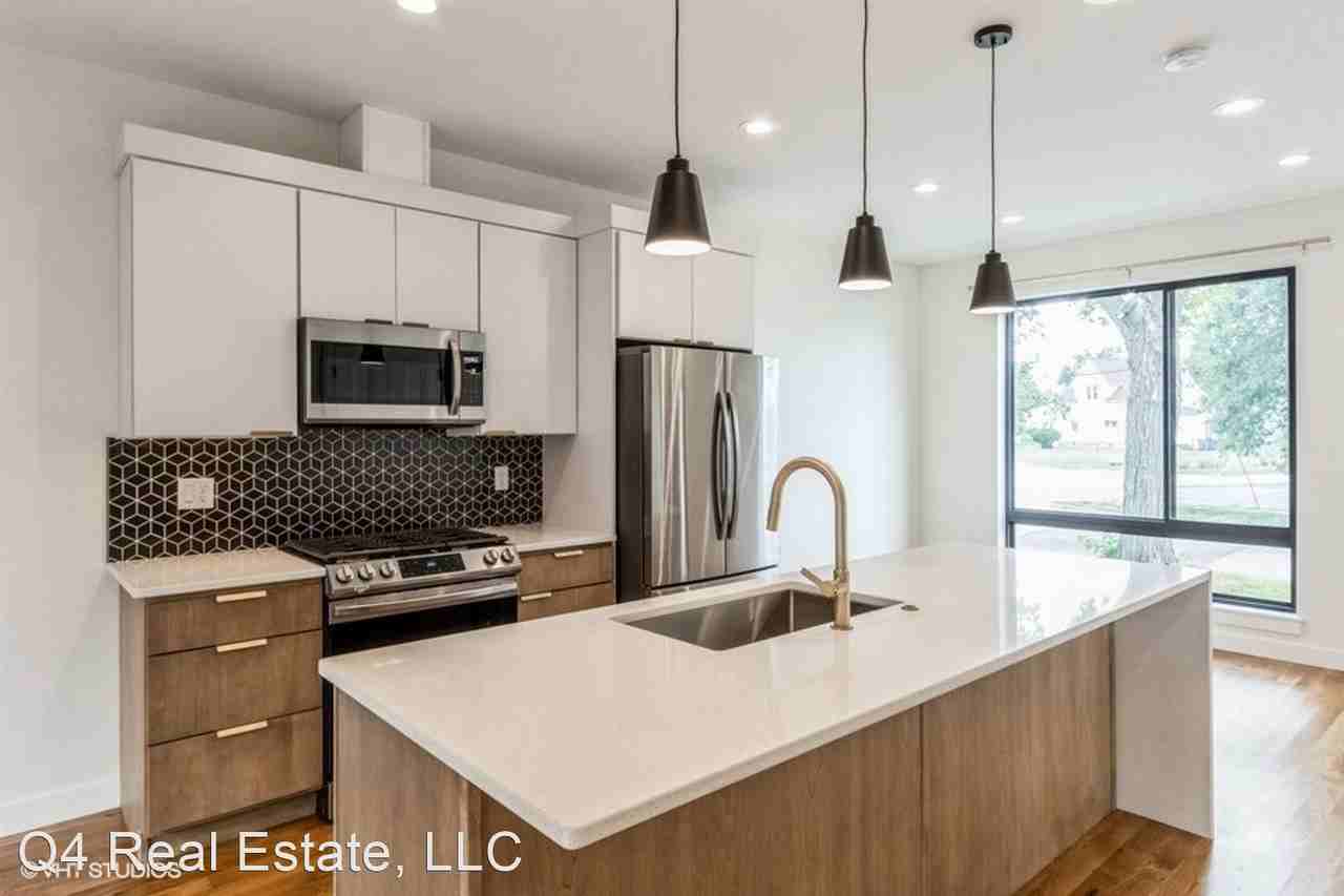 Pilsen Row - Photo 3 of 13