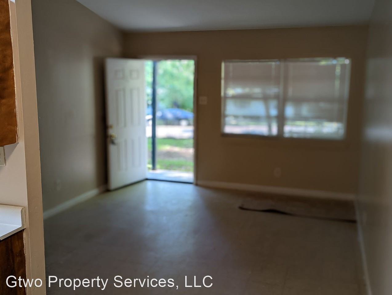 1222 Hutchinson St - Photo 2 of 7