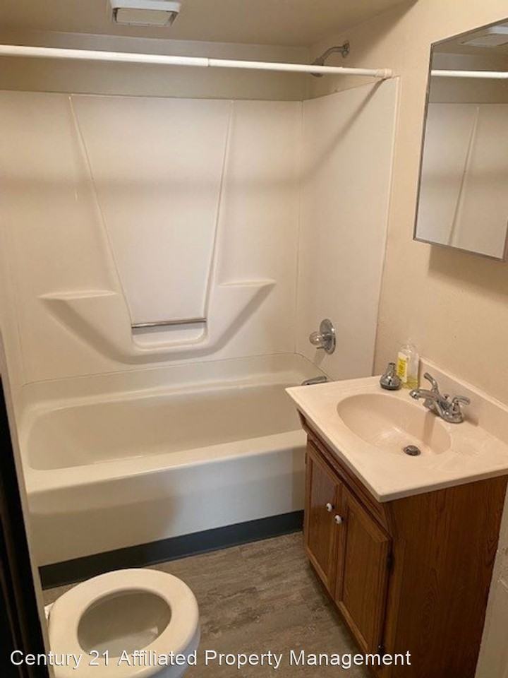 953, 953 1/2, 957, 957 1/2 Vernon Ave - Photo 3 of 7