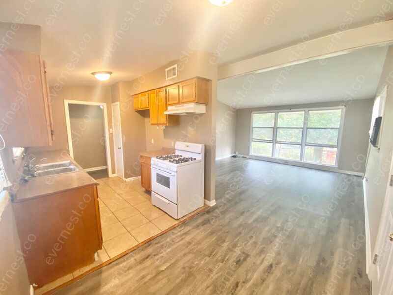 1215 W 37th St - Photo 2 of 17
