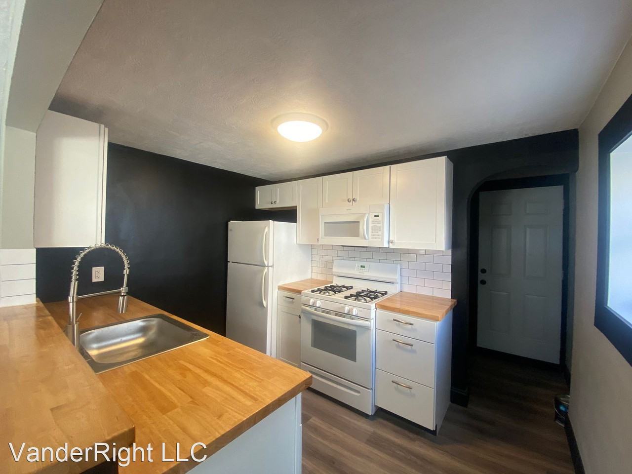 2715 S Norton Ave - Photo 2 of 11