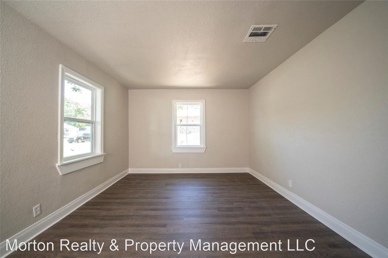 3261 Todd Ave - Photo 3 of 6