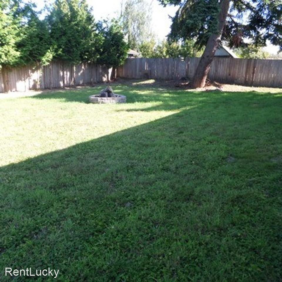 24318 16th Ave S - Photo 2 of 18