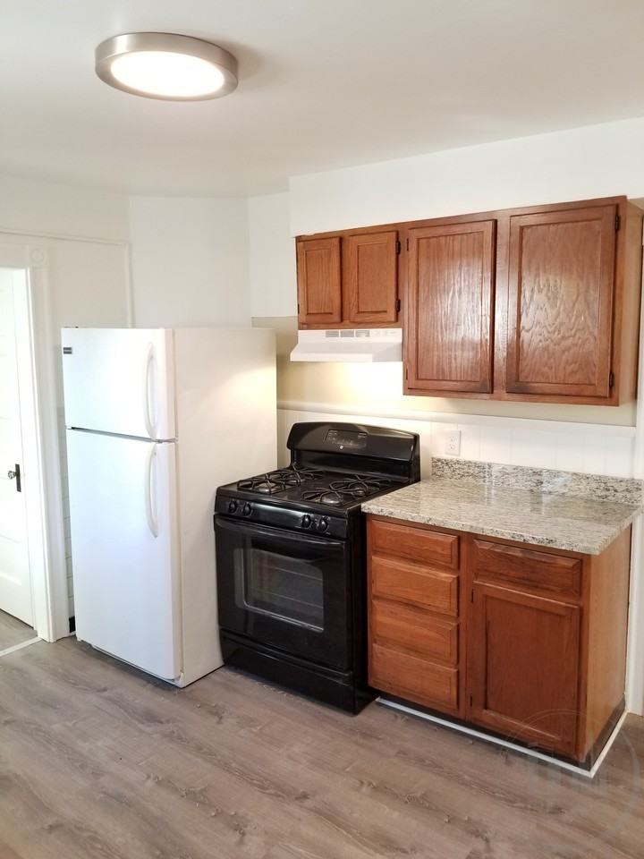 15 Middle St - Photo 2 of 10