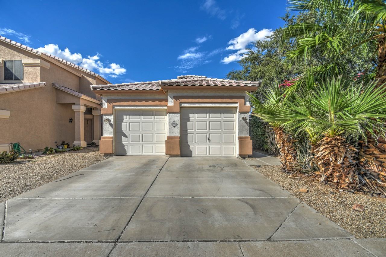 10052 E Capri Ave - Photo 2 of 38