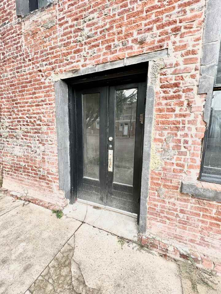 142 E Clark St - Photo 2 of 3
