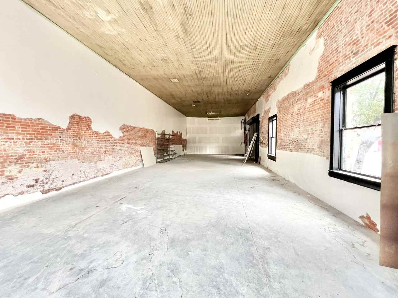 142 E Clark St - Photo 3 of 3
