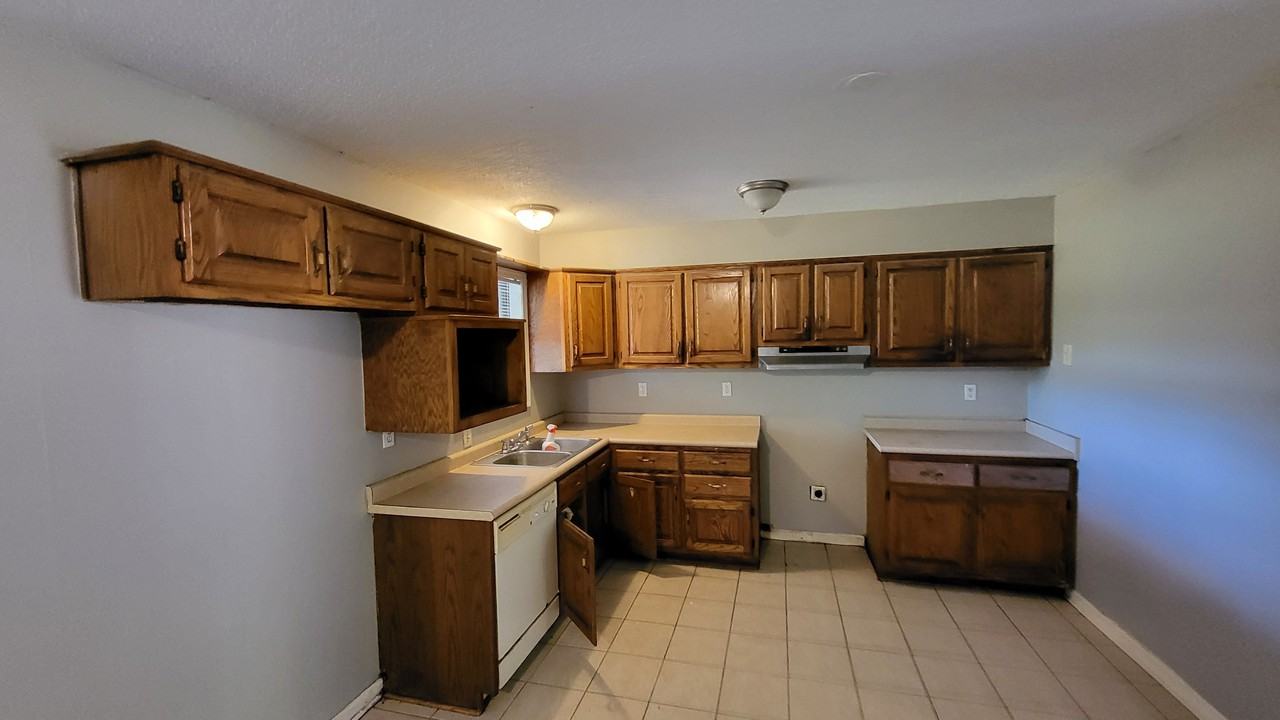 2179 Coral Hills Dr - Photo 3 of 17