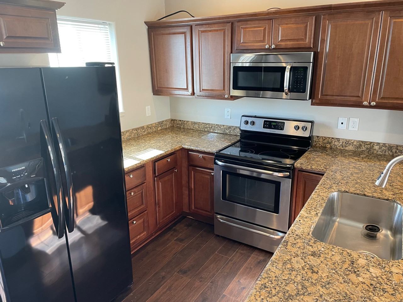 5803 Victoria Ave #B - Photo 2 of 10