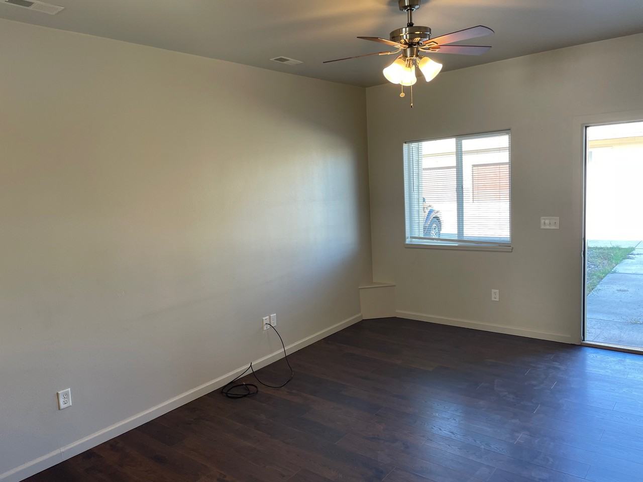 5803 Victoria Ave #B - Photo 3 of 10