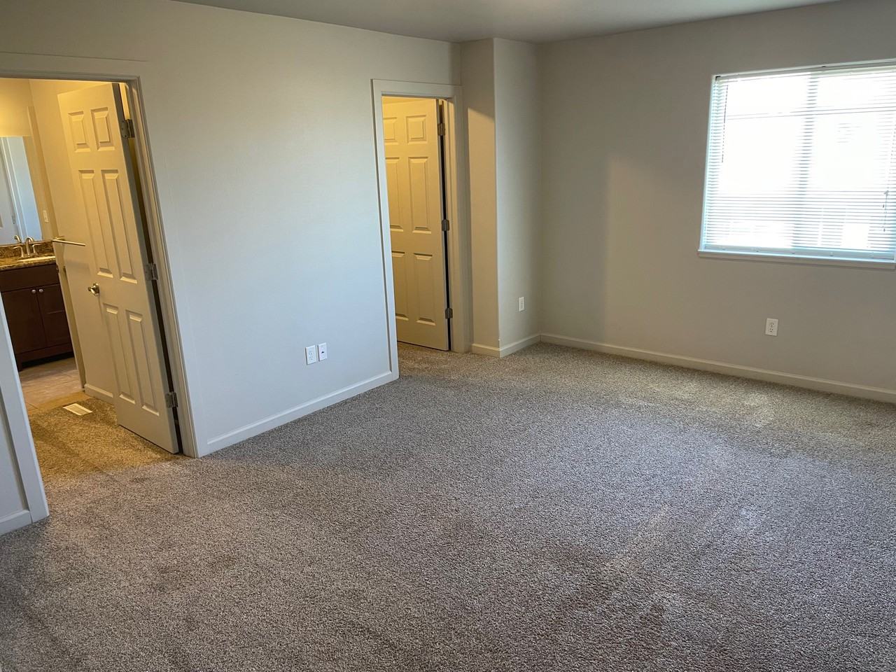 5803 Victoria Ave #B - Photo 4 of 10