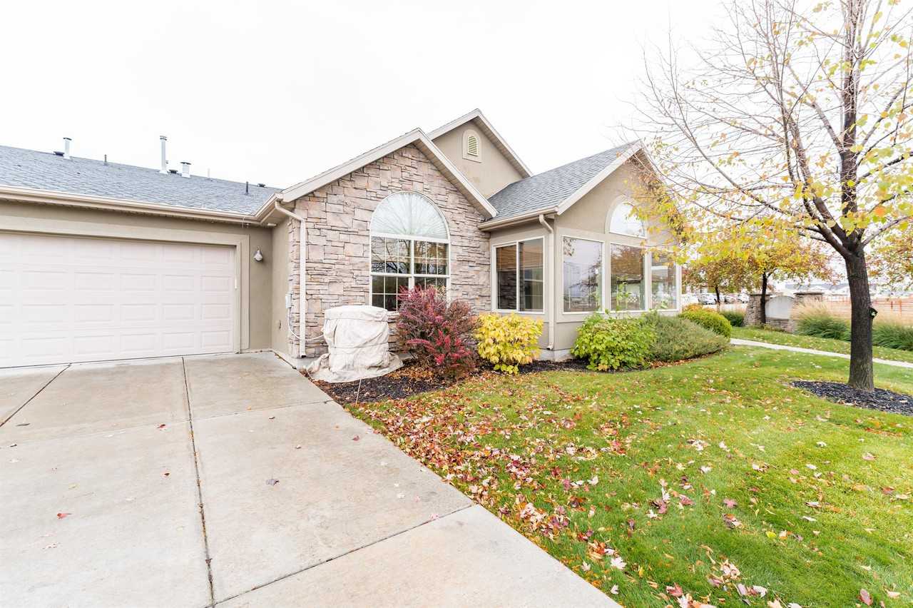 318 E 2230 N #1 - Photo 2 of 22