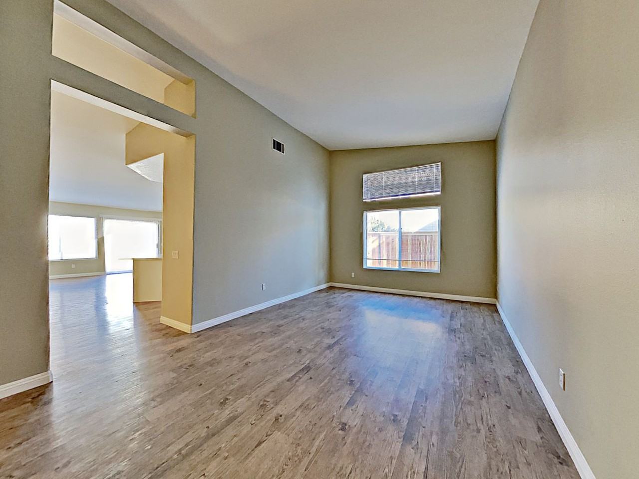 32589 Dahlia Ln - Photo 3 of 23