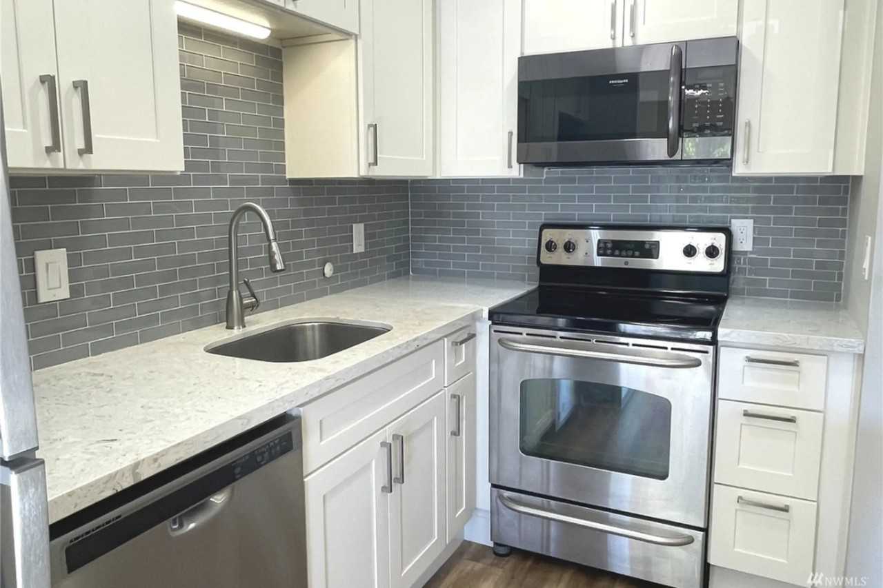 13564 37th Ave S - Photo 3 of 16