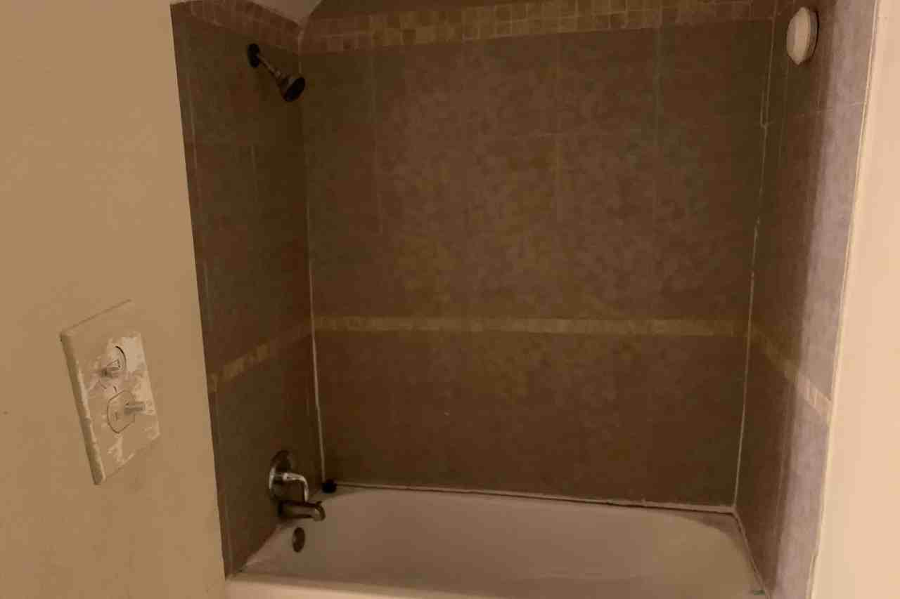 6437 N Broad St - Photo 2 of 5