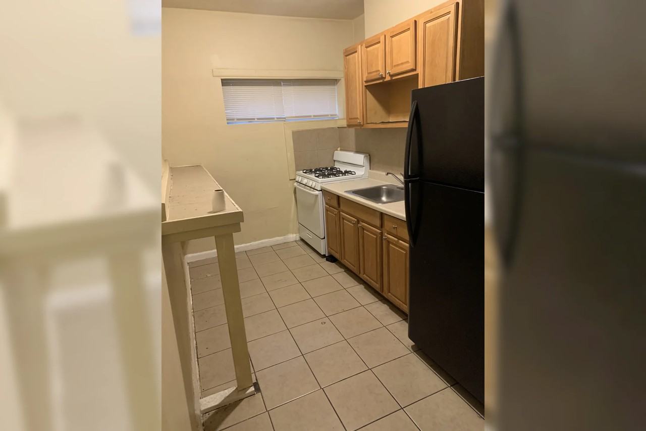 6437 N Broad St - Photo 3 of 5