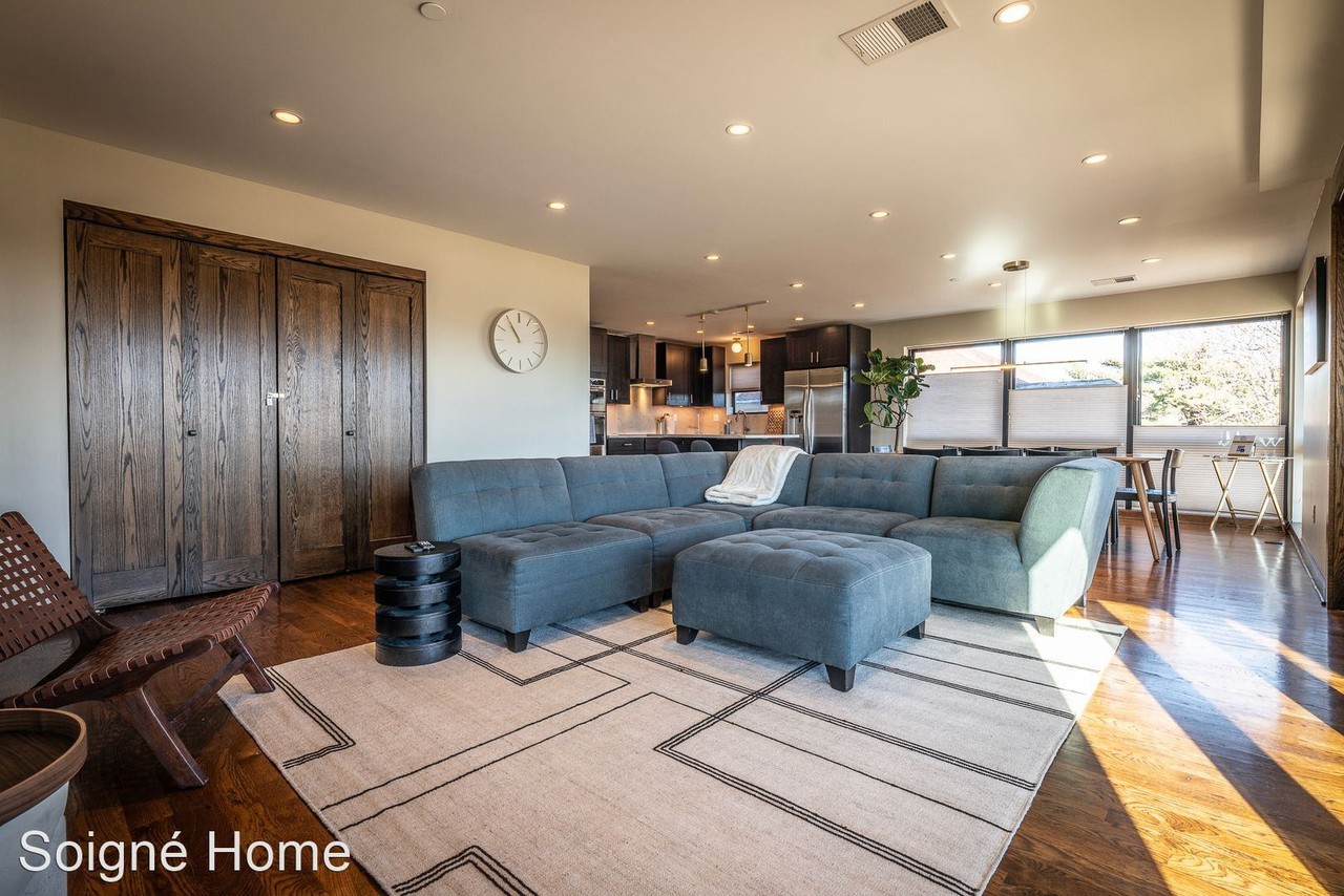 4 bed / 4.5 bath flat in South Plaza overlooking UMKC and Brookside Blvd - Photo 2 of 22