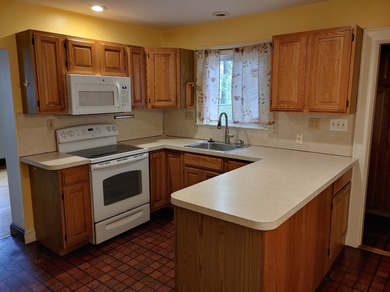 84 Wetherbee Road - Photo 3 of 16
