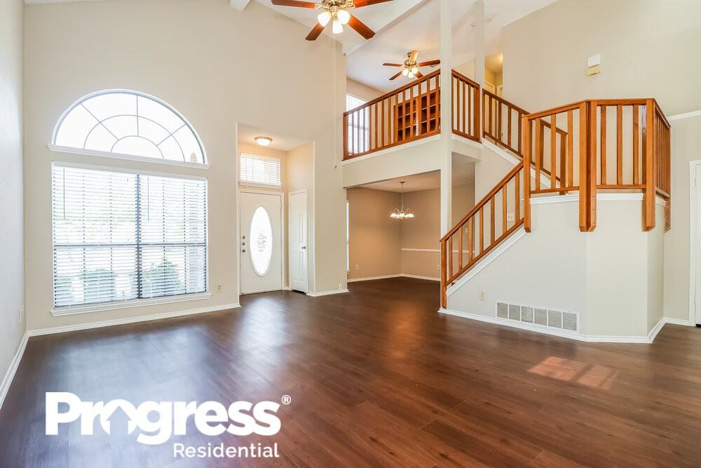 2420 Bennington Dr - Photo 2 of 17