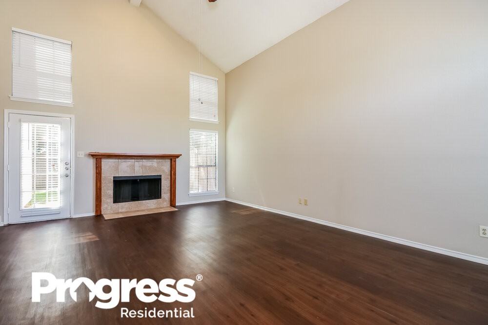 2420 Bennington Dr - Photo 3 of 17