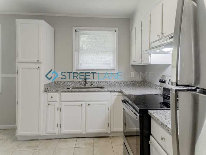 2428 Amsterdam Dr - Photo 3 of 14