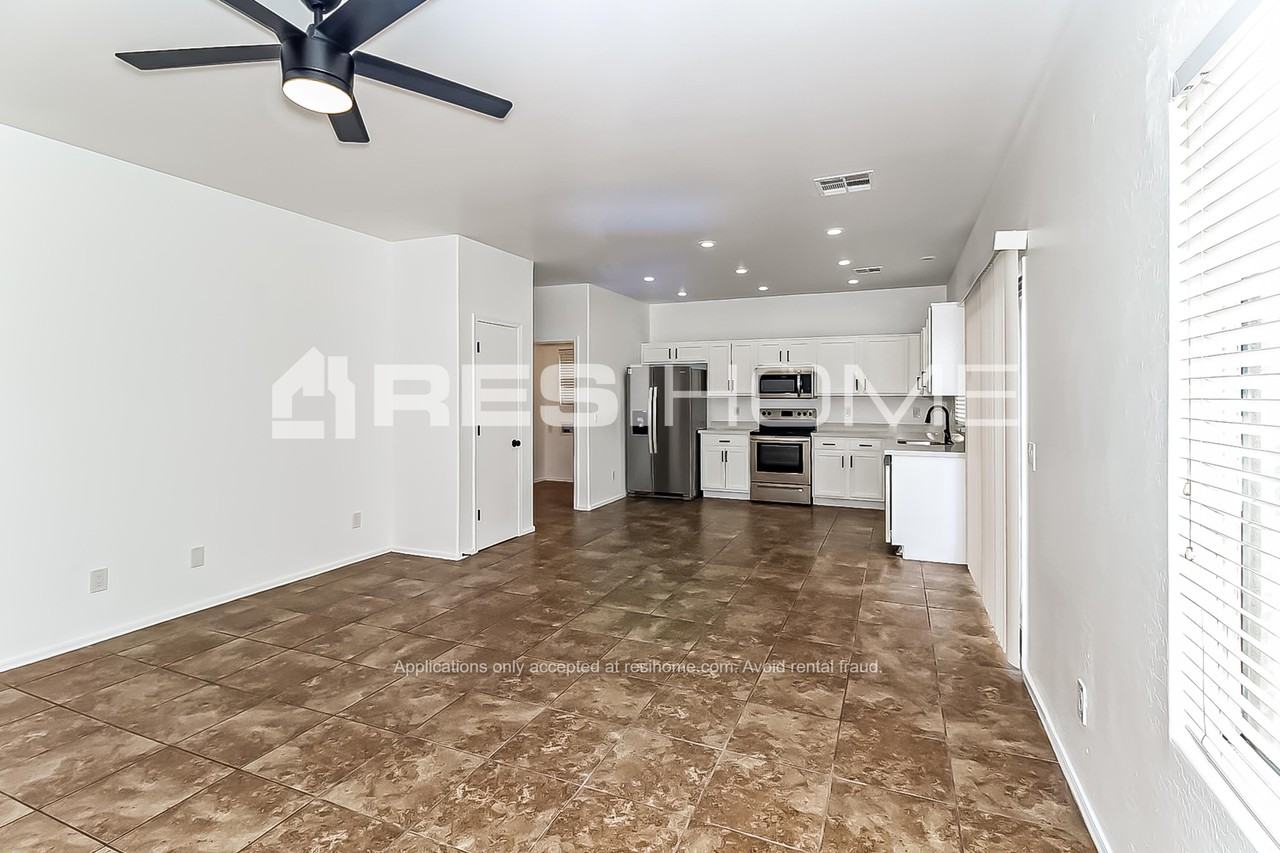 5022 S 6th St - Photo 3 of 24