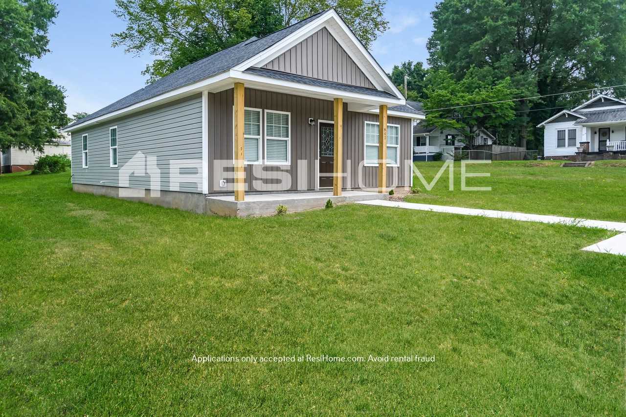 841 7th St - Photo 3 of 23