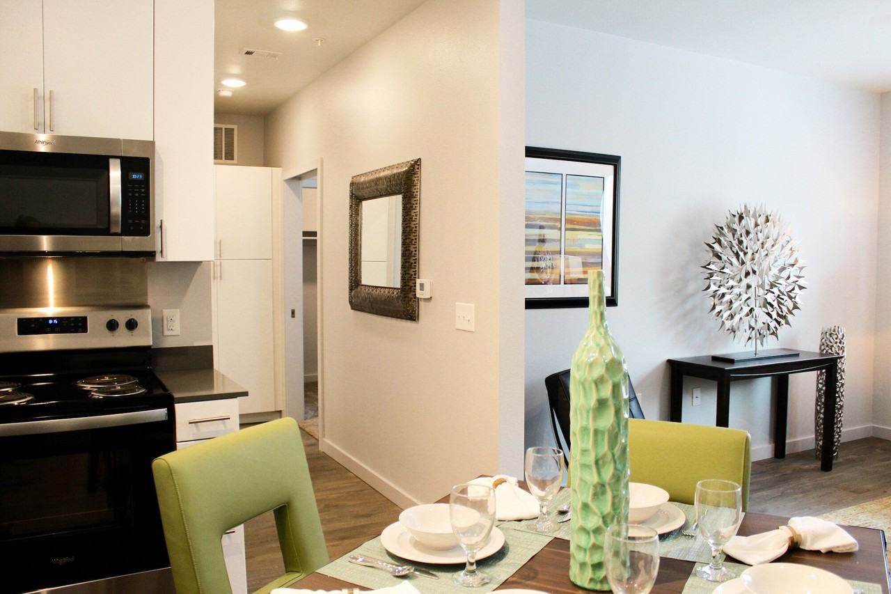 New Page West Apartments - Photo 3 of 12