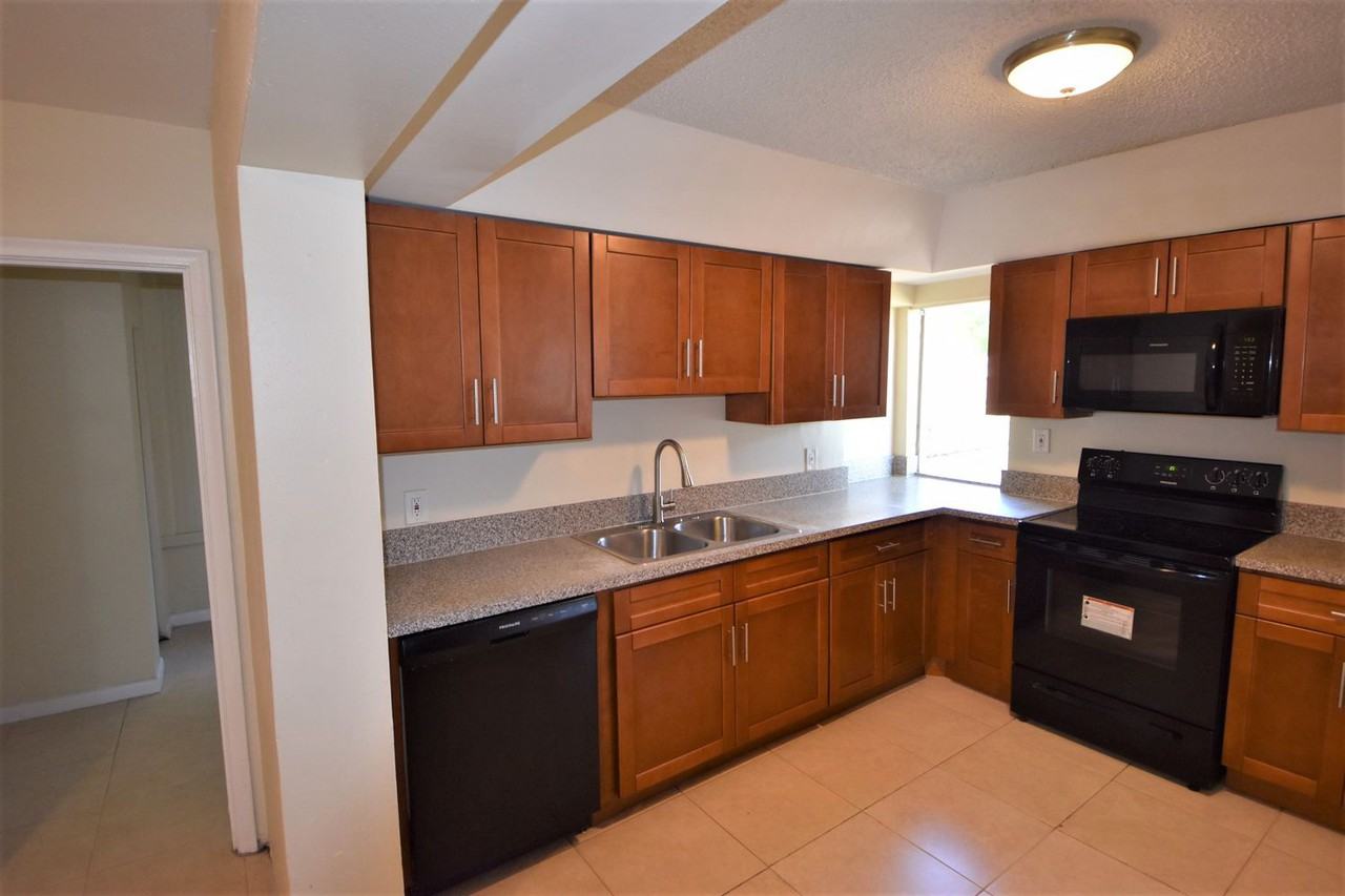 3401 Nw 38th Ter - Photo 3 of 19