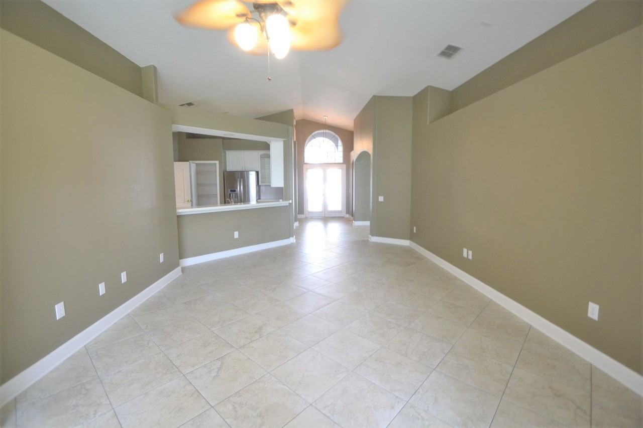5204 Abbey Park Ave - Photo 3 of 13