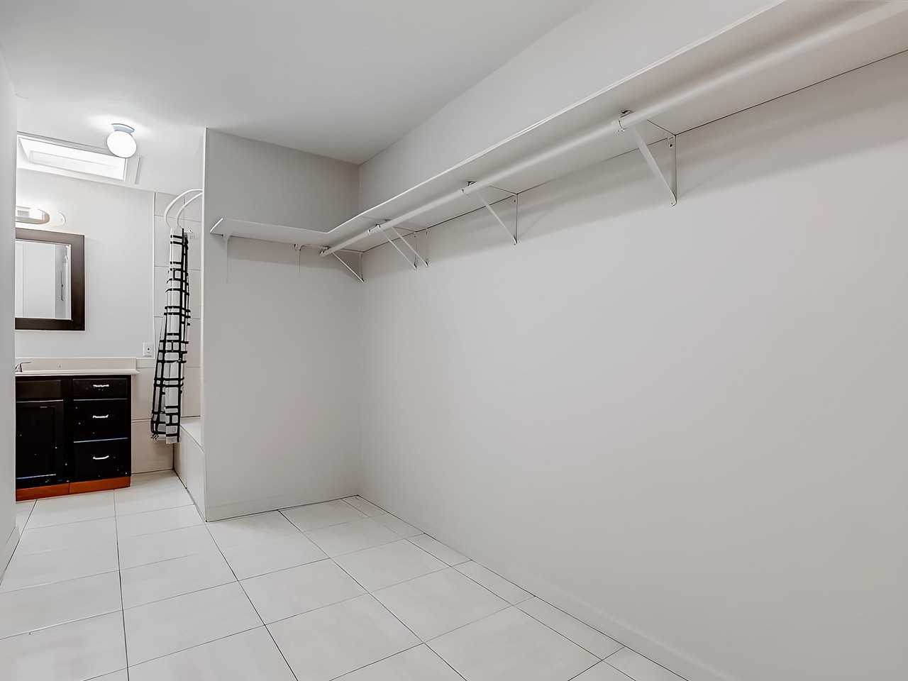 Champlain Rd - Photo 6 of 20