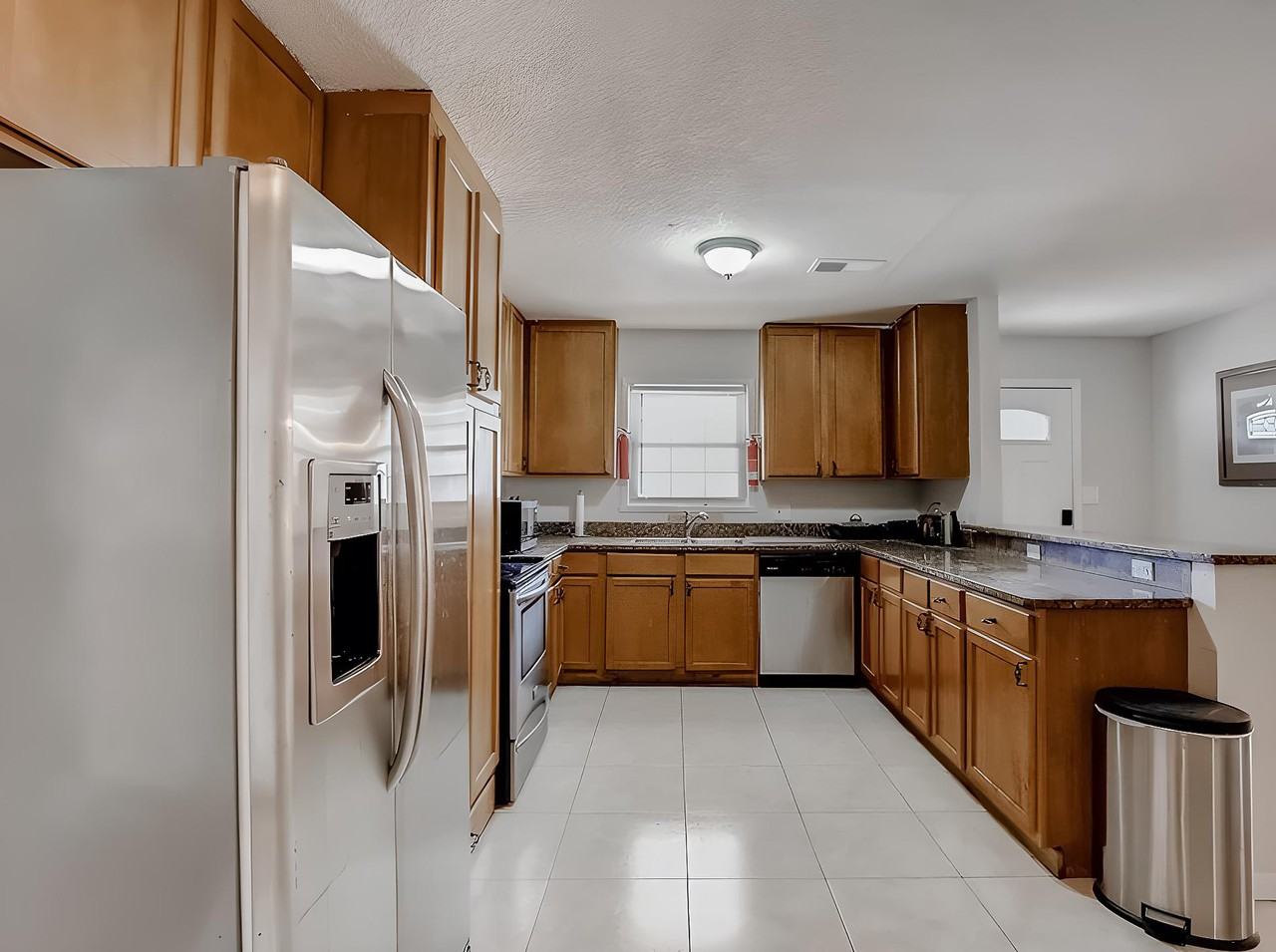 Champlain Rd - Photo 4 of 20