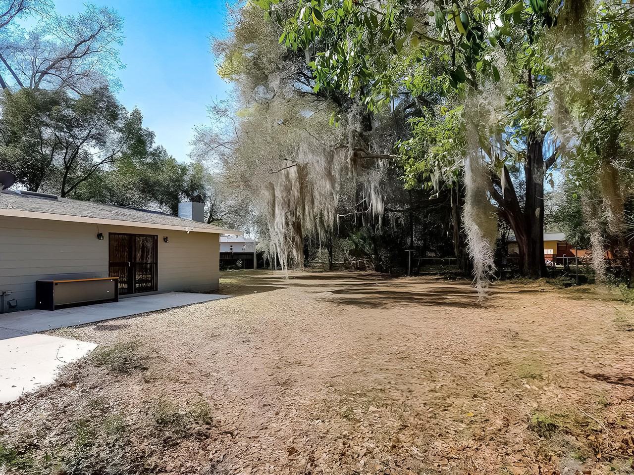 Champlain Rd - Photo 7 of 20