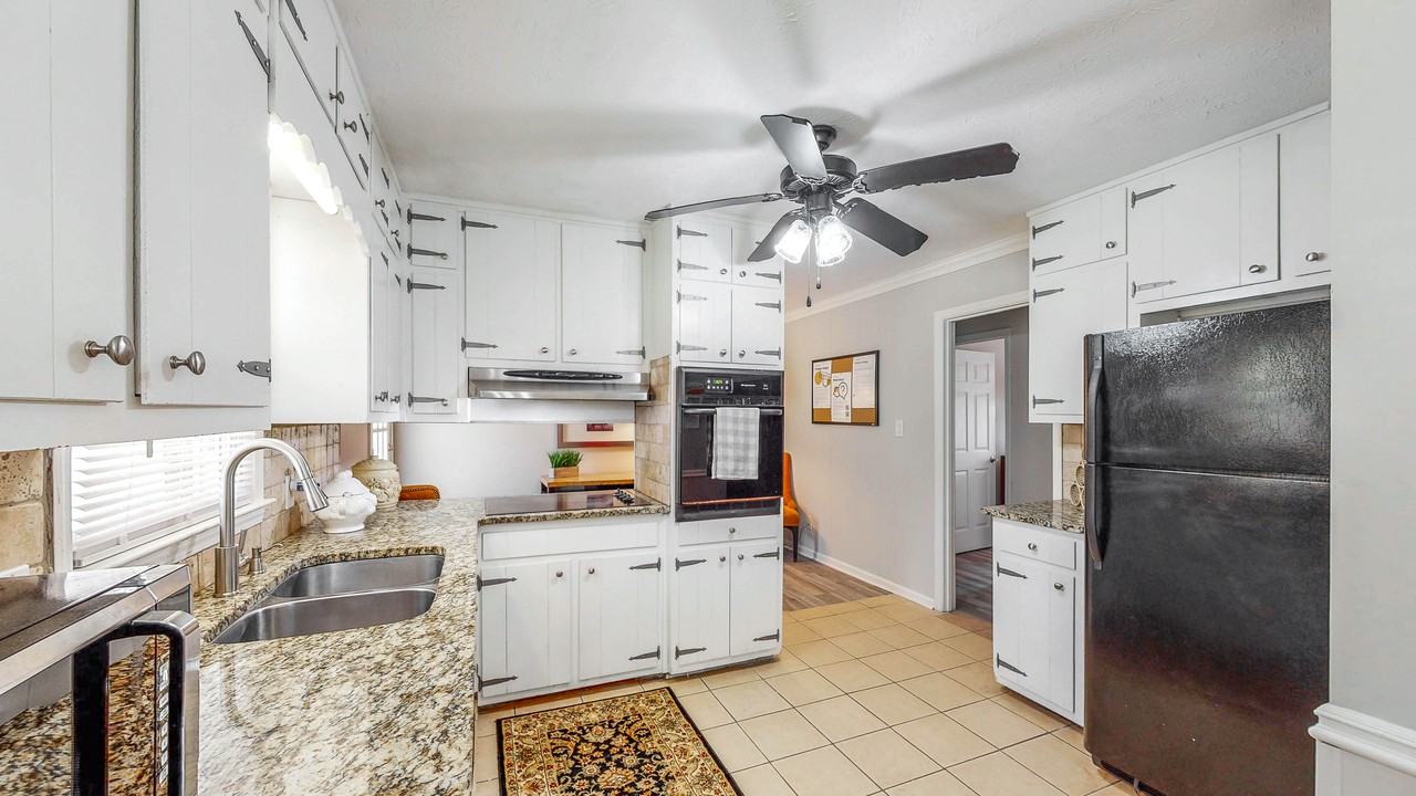 Hickory Trl - Photo 2 of 15