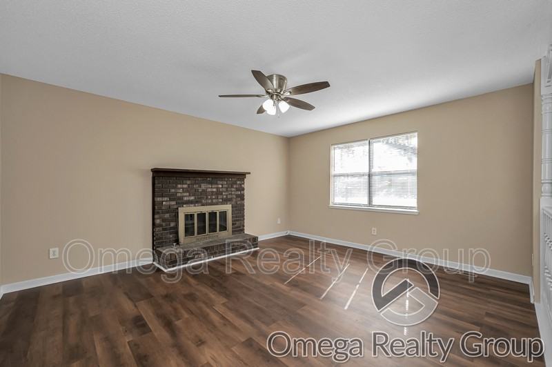 3126 Sleepy Hollow Dr - Photo 2 of 18