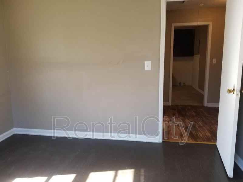 206 Hillcrest Circle Dr - Photo 2 of 11