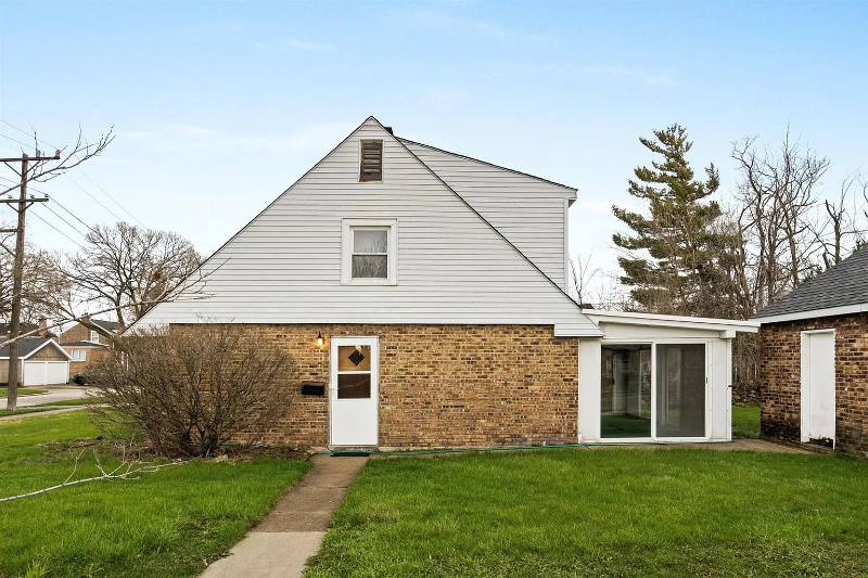 8745 43rd St - Photo 2 of 26