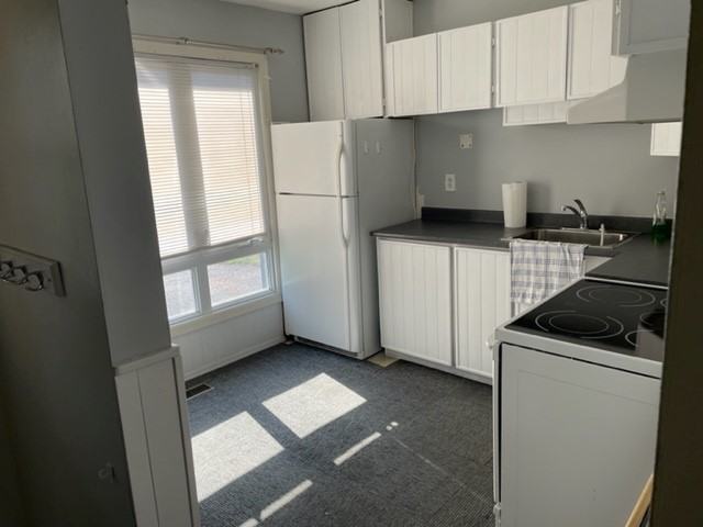 3 Bedroom Townhouse - Photo 3 of 7