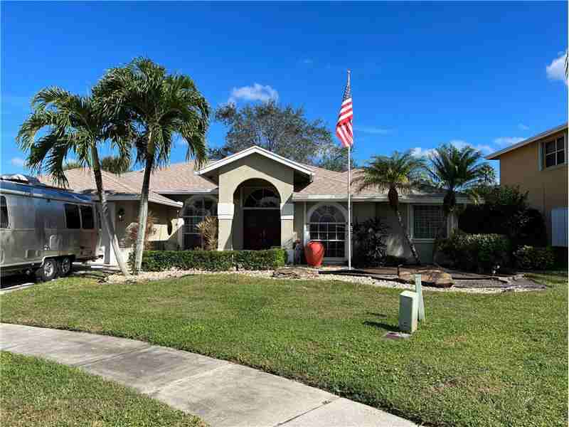 108 Locust Ln - Photo 2 of 44