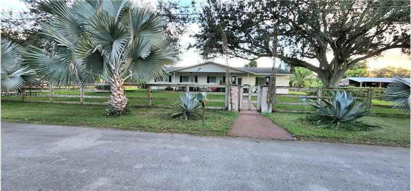 17300 Sw 48th St - Photo 3 of 9