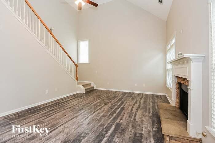 403 Middlebrooke St - Photo 2 of 15