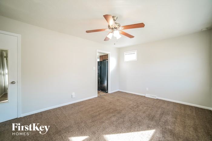 4709 Sycamore Ave - Photo 3 of 15