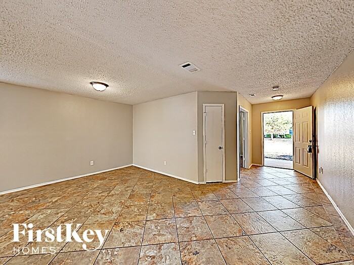 553 Linacre Dr - Photo 2 of 16