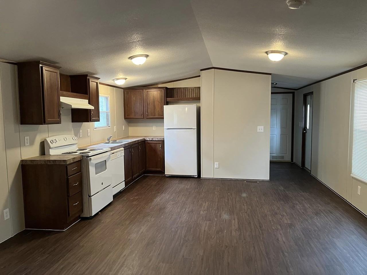 104 Sharon St - Photo 5 of 30