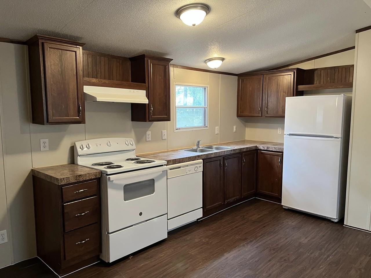 104 Sharon St - Photo 6 of 30