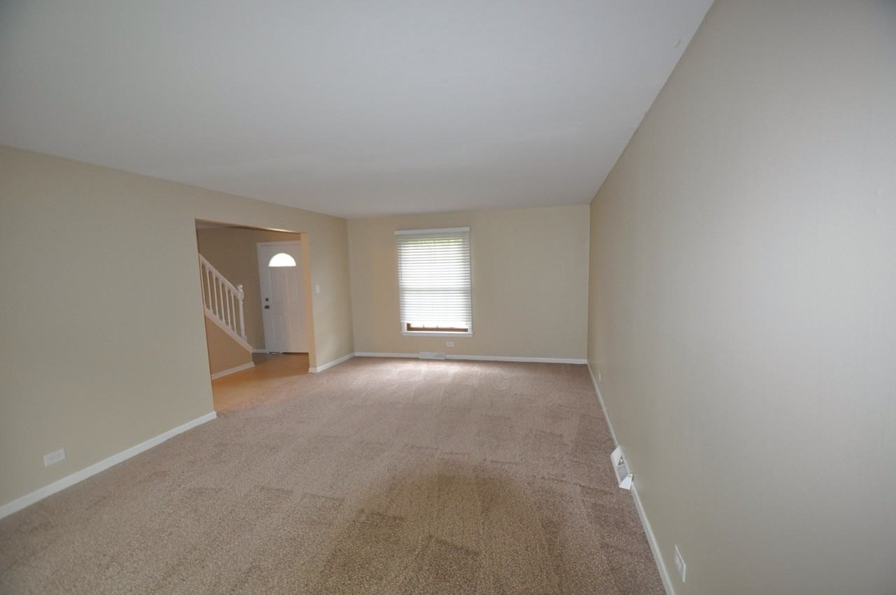 8925 Sandra Ln - Photo 3 of 9