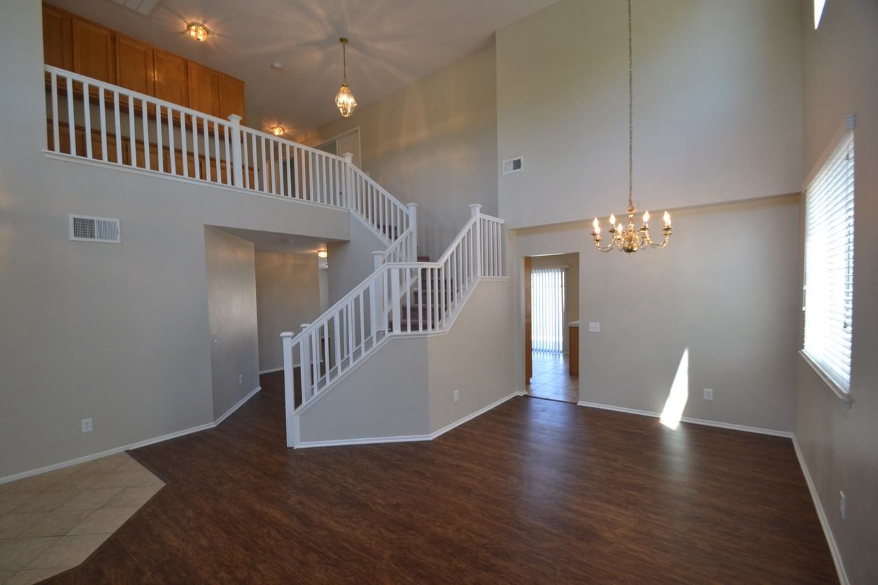 36864 Ranch House St - Photo 2 of 6