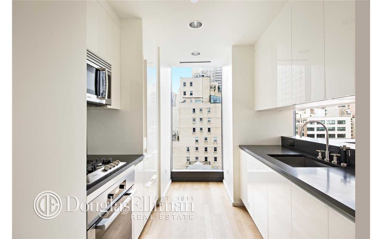 765 United Nations Plaza #15C - Photo 2 of 6