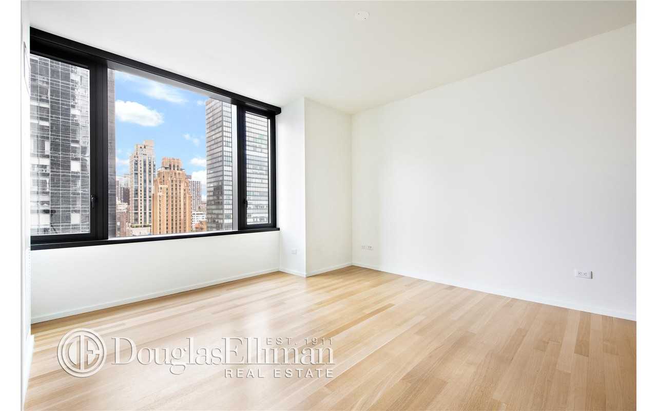 765 United Nations Plaza #15C - Photo 3 of 6