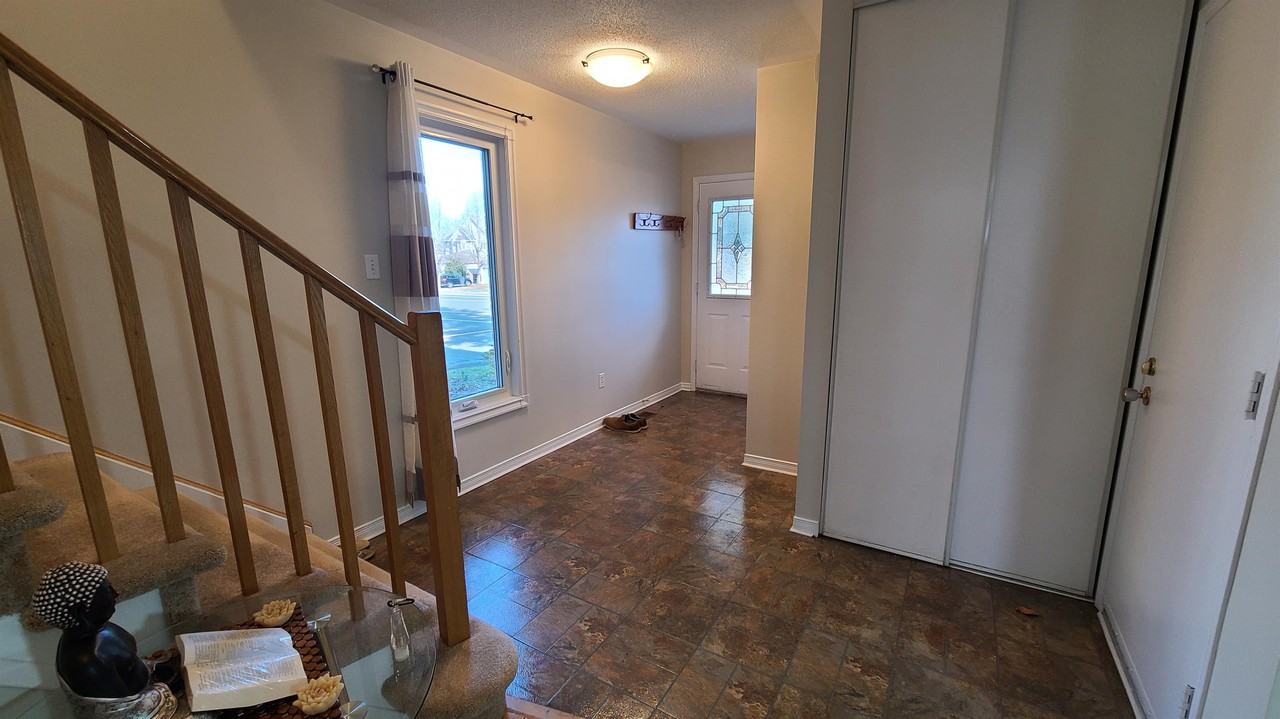 32 Helmsdale Drive Apartments 32 Helmsdale Dr, Ottawa, ON K2K 2S3